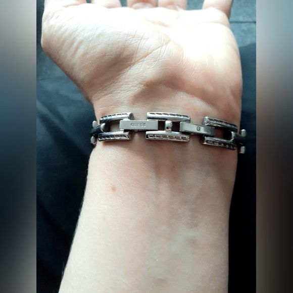 Guess stainless steel wrist watch - Picture 4 of 6